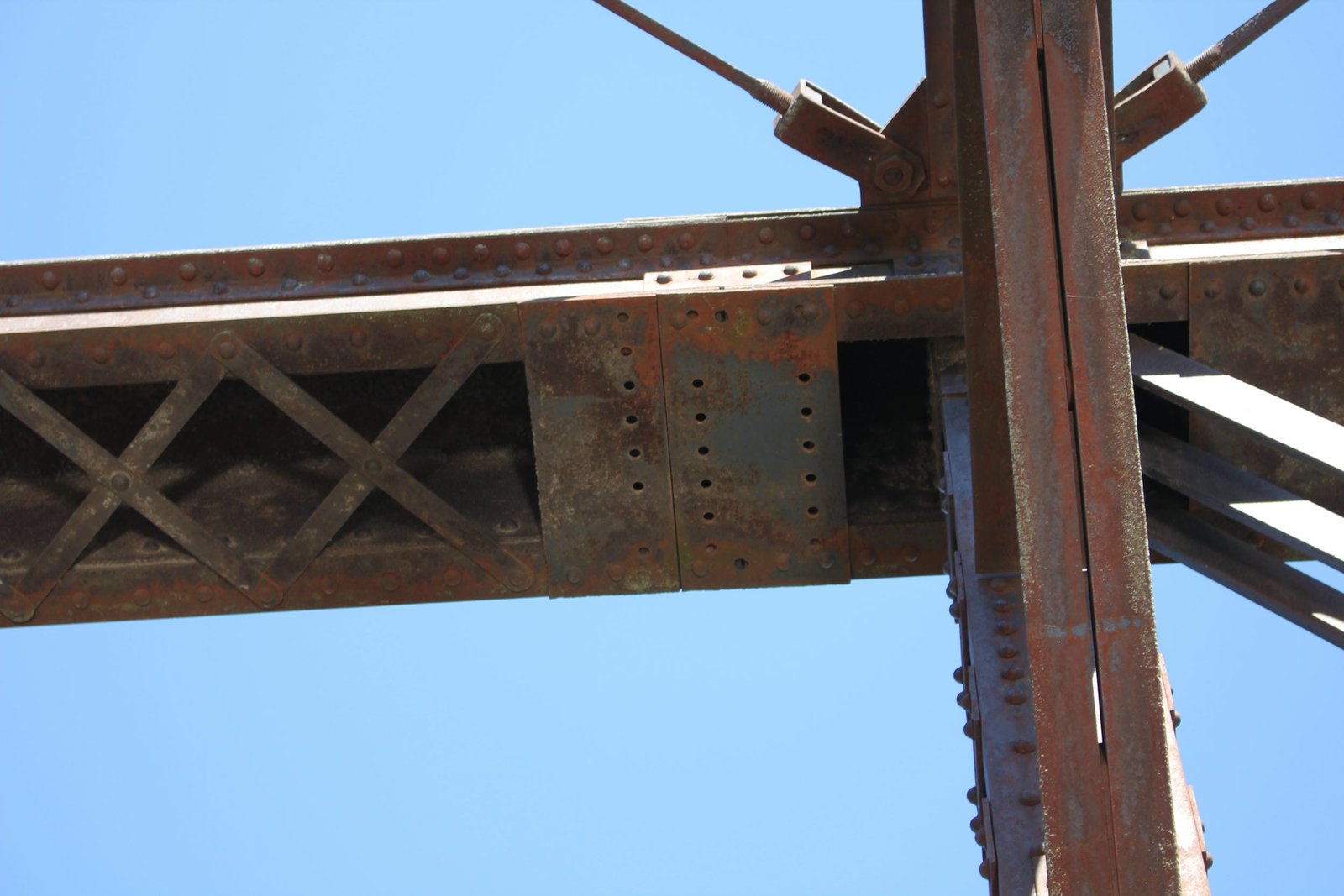 Empty holes at top chord